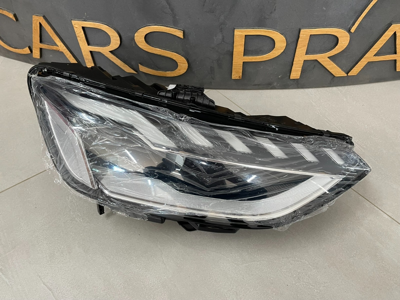 AUDI A4 LED RECHTS FRONTSCHEINWERFER 8W0941034D ORIG NEU