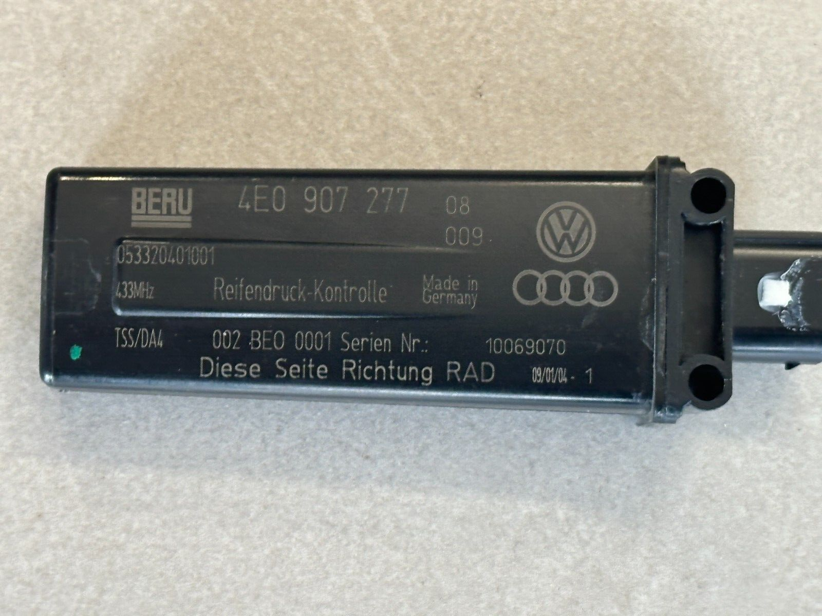 AUDI A8 ANTENNE REIFENDRUCKKONTROLLE SENSOR 4E0907277 FAST NEU DEMONT VOM TEST.. - Obrázek 3