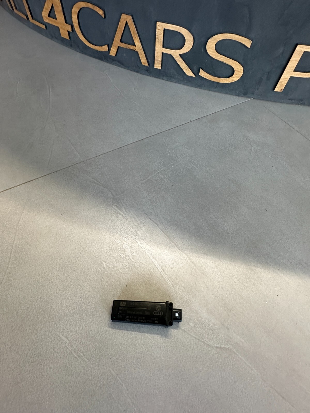 AUDI A8 ANTENNE REIFENDRUCKKONTROLLE SENSOR 4E0907277 FAST NEU DEMONT VOM TEST..