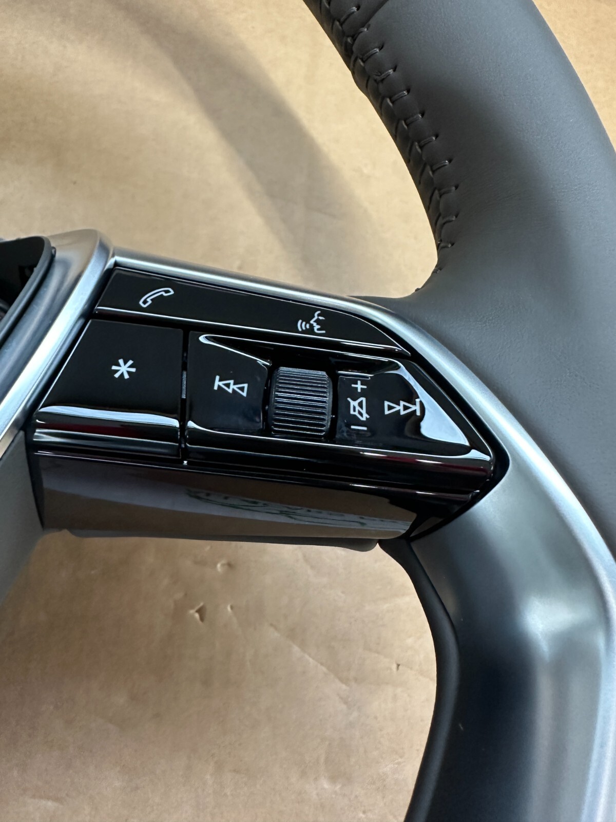 AUDI A8 MULTIFUNKTIONS LENKRAD LEDER TIPTRONIC BRAUN 4N0419091B - FAST NEU OE! - Obrázek 4