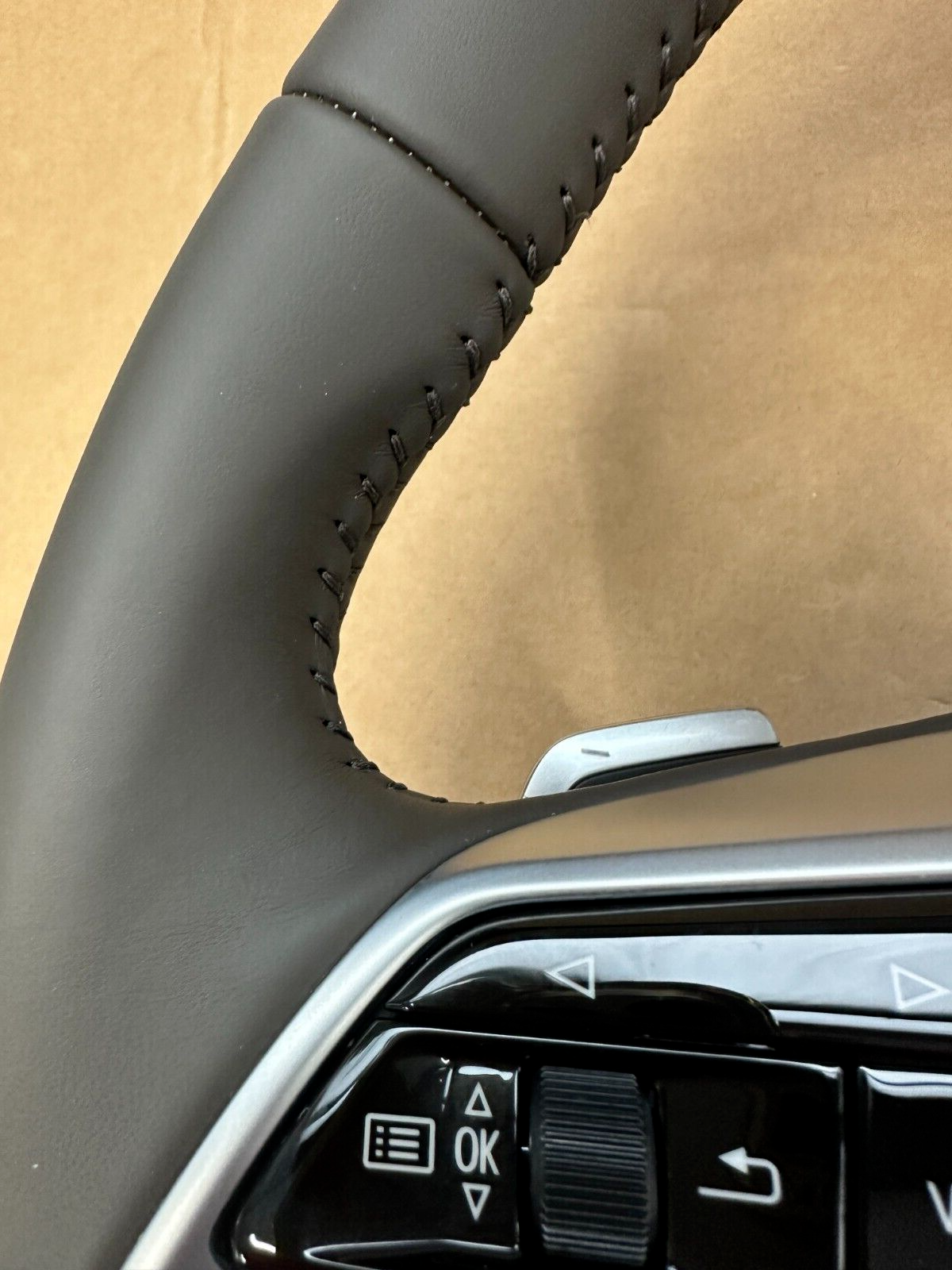 AUDI A8 MULTIFUNKTIONS LENKRAD LEDER TIPTRONIC BRAUN 4N0419091B - FAST NEU OE! - Obrázek 9