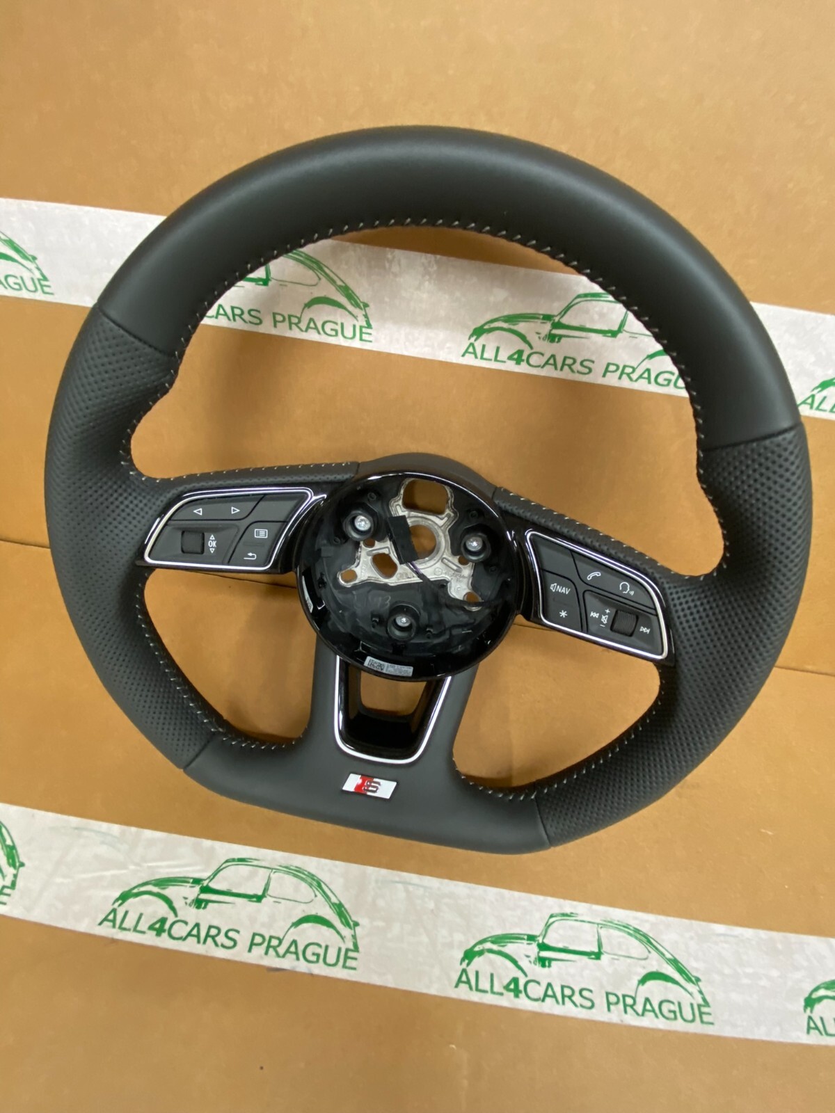AUDI LENKRAD A3 S3 Q2 LEDER SPORT MULTIFUNKTION LENKRAD PERFORIERT 8V0419091CM - Obrázek 3