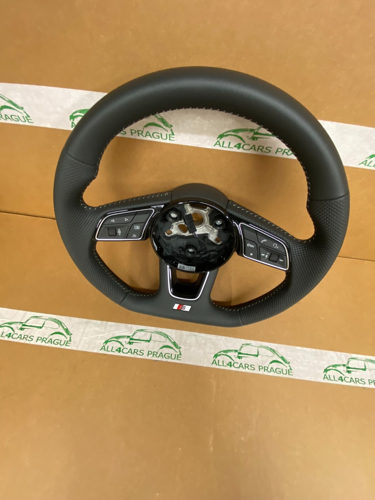 AUDI LENKRAD A3 S3 Q2 LEDER SPORT MULTIFUNKTION LENKRAD PERFORIERT 8V0419091CM - Obrázek 4