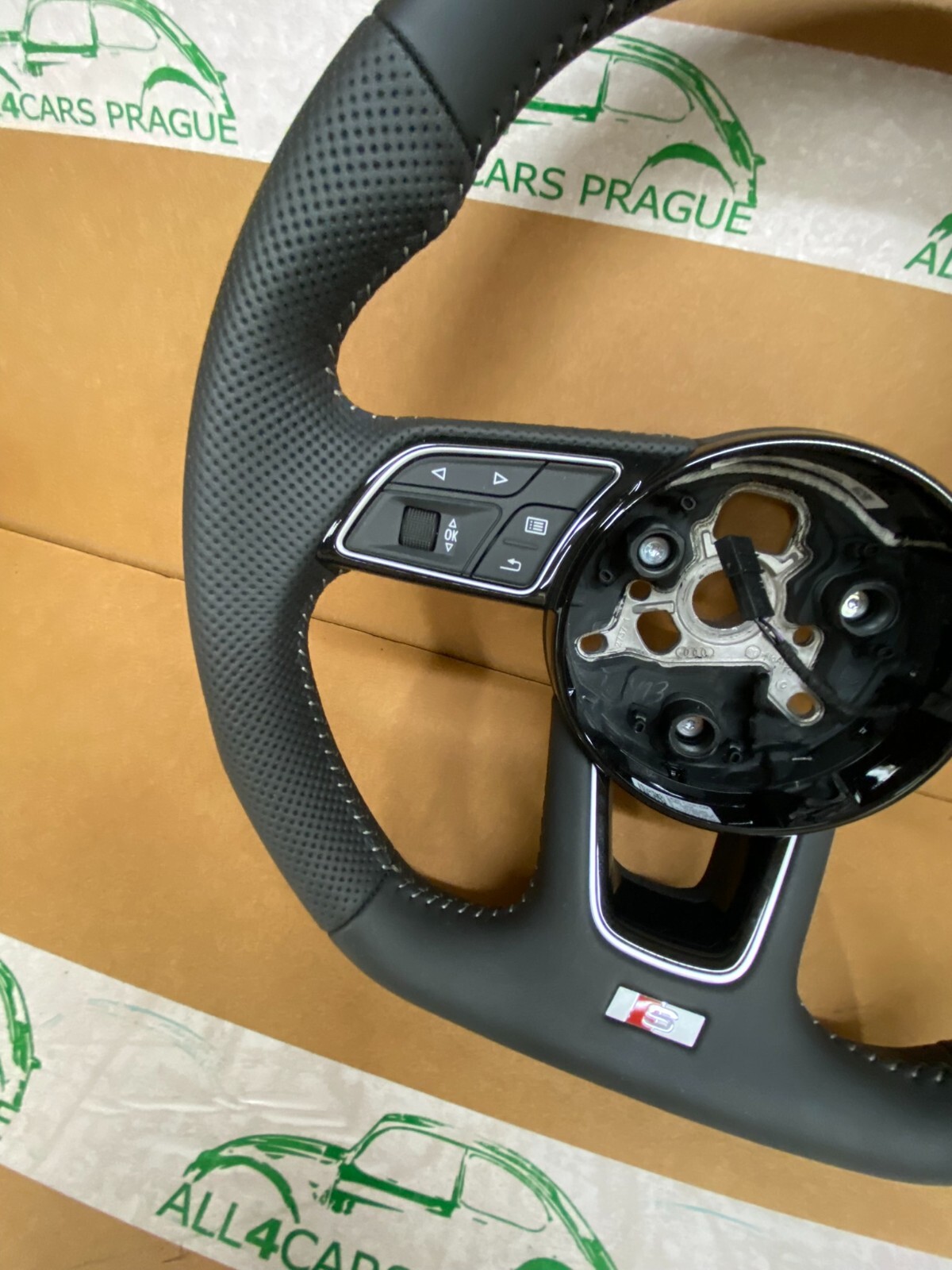 AUDI LENKRAD A3 S3 Q2 LEDER SPORT MULTIFUNKTION LENKRAD PERFORIERT 8V0419091CM - Obrázek 5