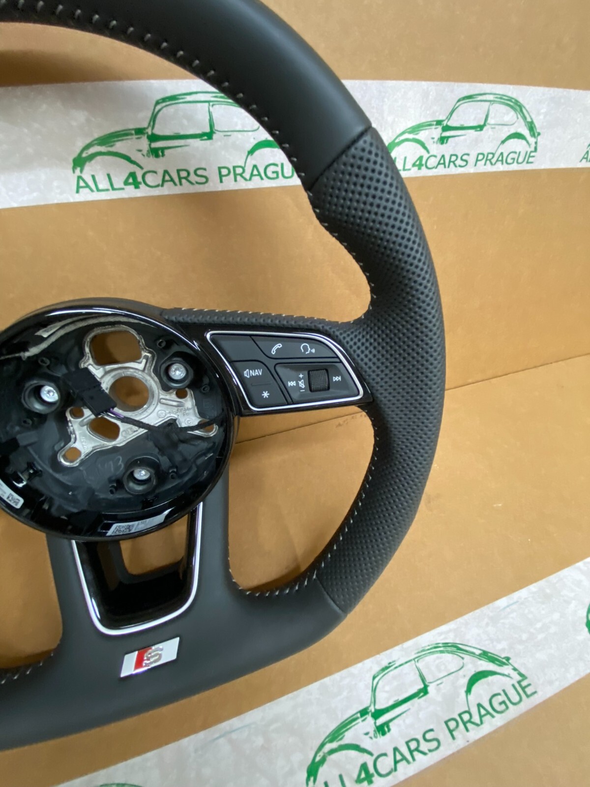 AUDI LENKRAD A3 S3 Q2 LEDER SPORT MULTIFUNKTION LENKRAD PERFORIERT 8V0419091CM - Obrázek 6