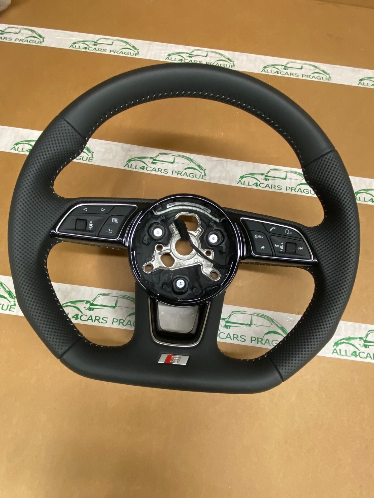 AUDI LENKRAD A3 S3 Q2 LEDER SPORT MULTIFUNKTION LENKRAD PERFORIERT 8V0419091CM