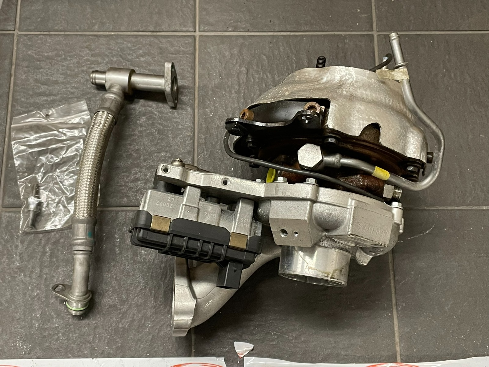 AUDI Q7 6.0L V12 TURBOLADER GARRETT 05A145721A FAST NEU DEMONT VON TEST CAR - Obrázek 9