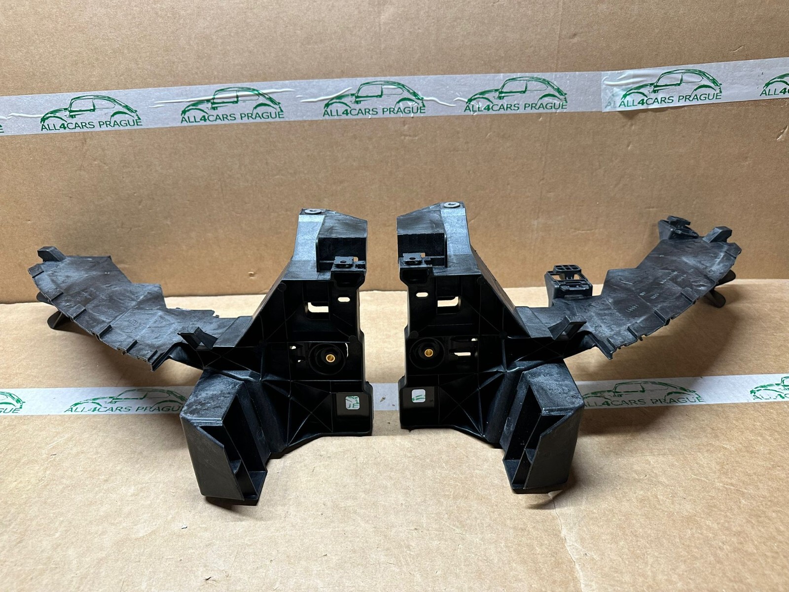 AUDI Q7 AUFNAHME FUR SCHEINWERFER SET R+L 4M0805607 + 4M0805608 ORIG. NEU!! - Obrázek 3