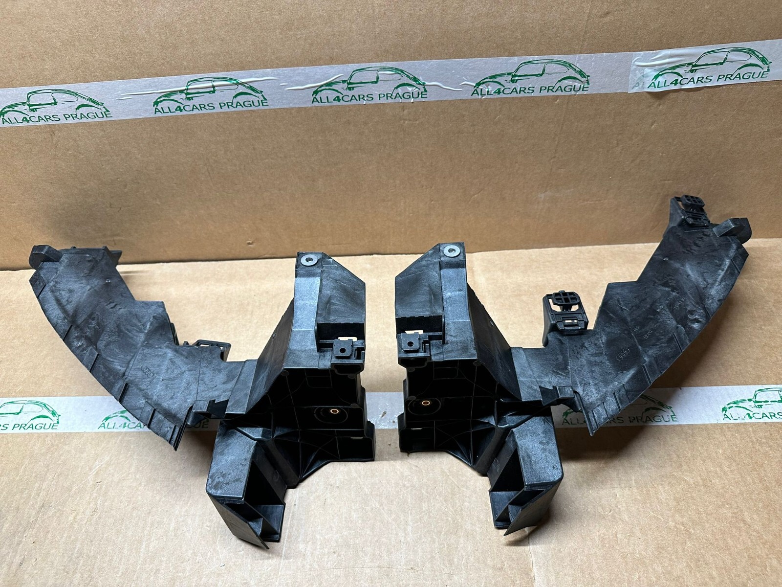 AUDI Q7 AUFNAHME FUR SCHEINWERFER SET R+L 4M0805607 + 4M0805608 ORIG. NEU!! - Obrázek 4