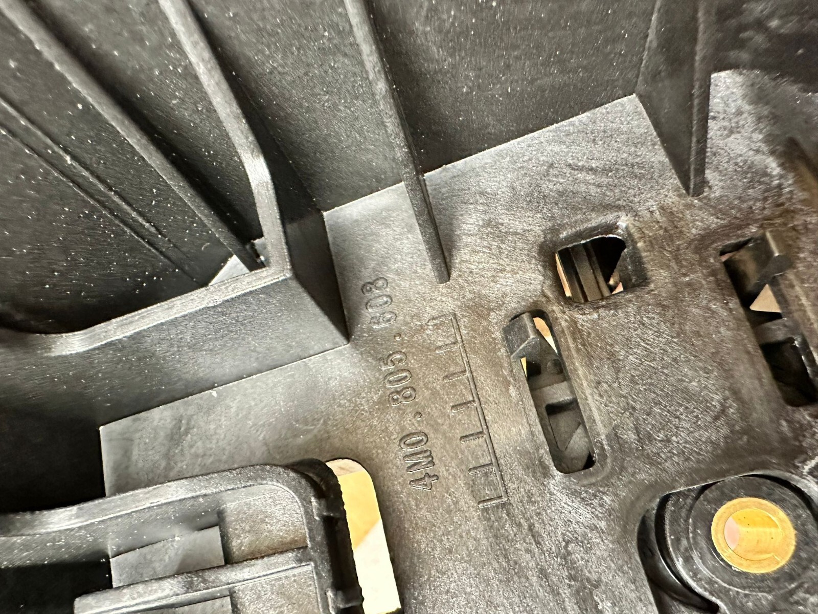 AUDI Q7 AUFNAHME FUR SCHEINWERFER SET R+L 4M0805607 + 4M0805608 ORIG. NEU!! - Obrázek 8