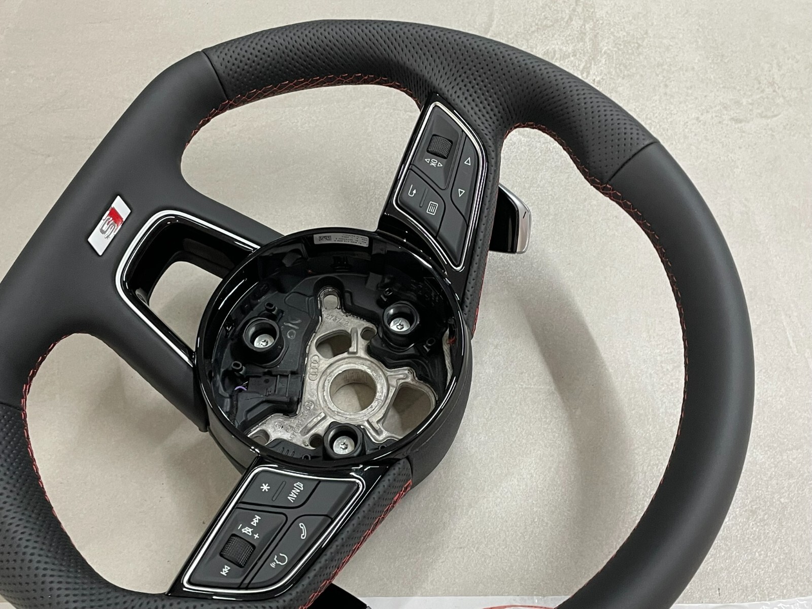 AUDI S4 S5 8W SPORT LEDER LENKRAD ABGEFLACHT GELOCHT S PADELS 8W0419091 ORIG NEU - Obrázek 11