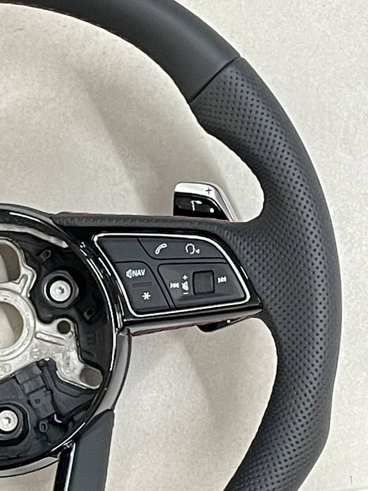 AUDI S4 S5 8W SPORT LEDER LENKRAD ABGEFLACHT GELOCHT S PADELS 8W0419091 ORIG NEU - Obrázek 4