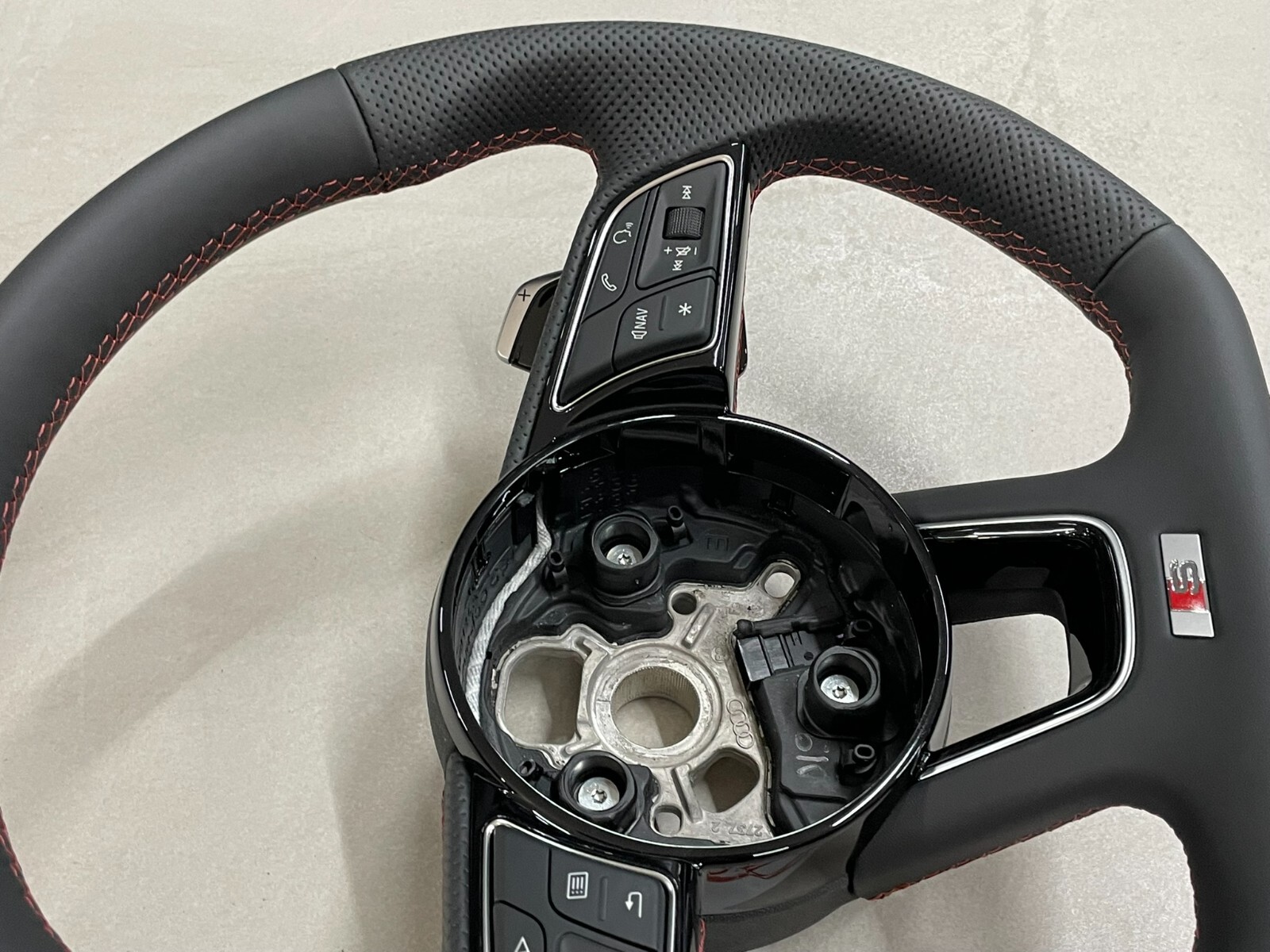 AUDI S4 S5 8W SPORT LEDER LENKRAD ABGEFLACHT GELOCHT S PADELS 8W0419091 ORIG NEU - Obrázek 9