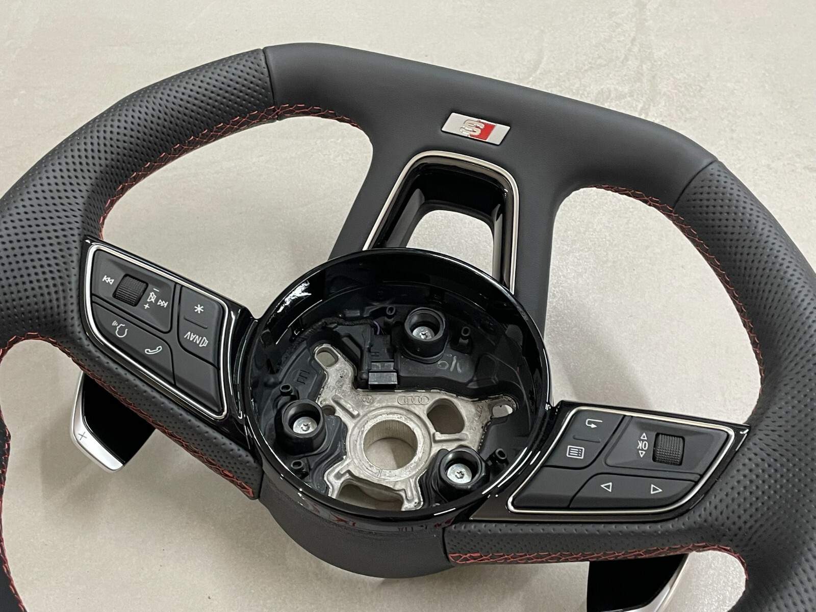 AUDI S4 S5 8W SPORT LEDER LENKRAD ABGEFLACHT GELOCHT S PADELS 8W0419091 ORIG NEU - Obrázek 10