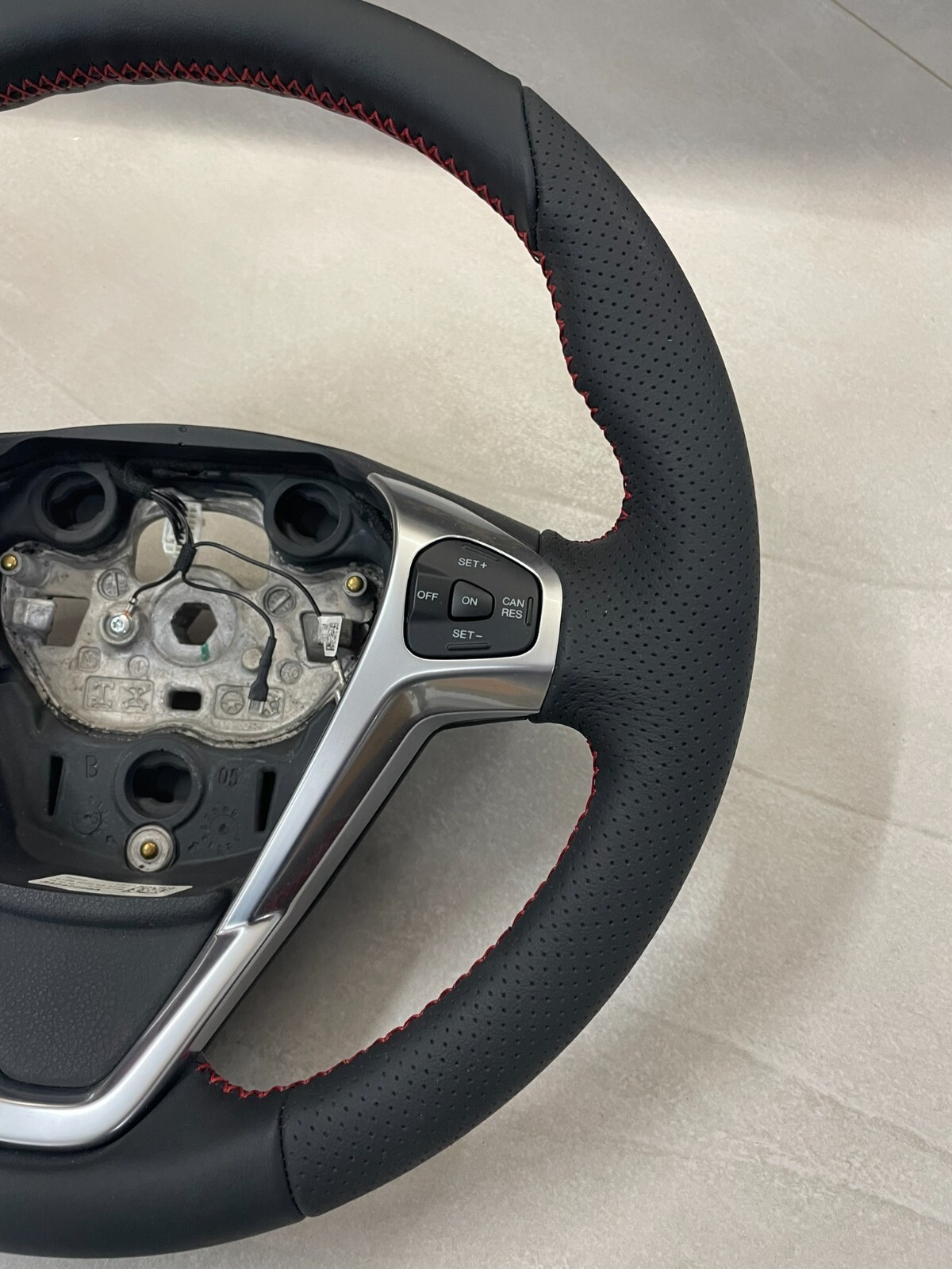 FORD FIESTA MULTIFUNKTIONAL SPORT LEDER LENKRAD G1BB3600BA FAST NEU d v Test Car - Obrázek 4