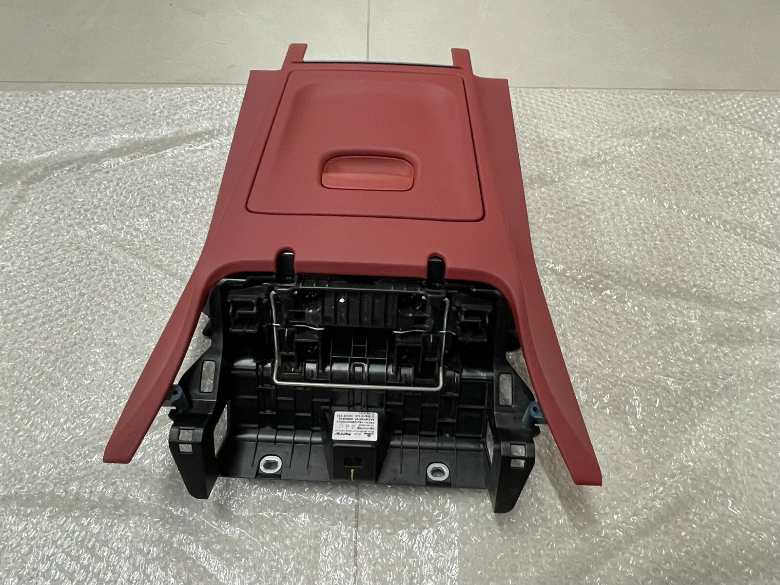 MERCEDES-BENZ S-KLASSE W223 V223 ABLAGEFACH A2239700701 KARMIN ROT DEM TEST CAR - Obrázek 13