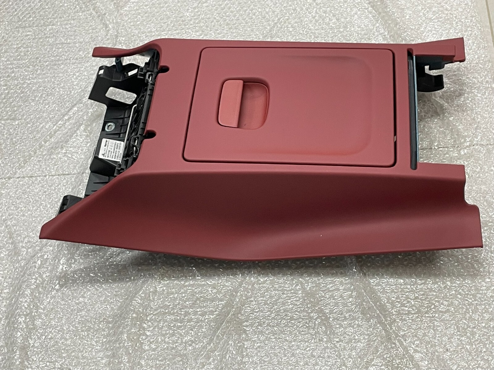 MERCEDES-BENZ S-KLASSE W223 V223 ABLAGEFACH A2239700701 KARMIN ROT DEM TEST CAR - Obrázek 4