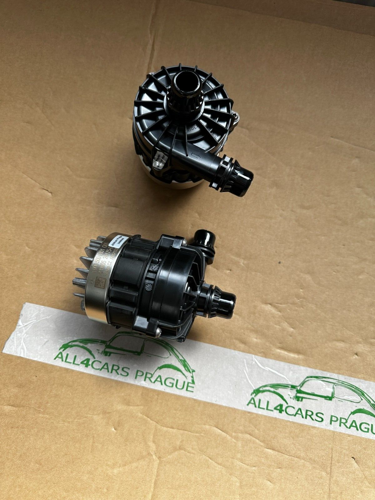 MERCEDES-BENZ ZUSATZWASSERPUMPE KÜHLMITTELPUMPE A0005000801 ORIG.M.BENZ NEW !!