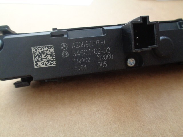 MERCEDES C GLC PDC SCHALTER A2059051751 Fast Neu Teil demont vom Test Wagen .... - Obrázek 4