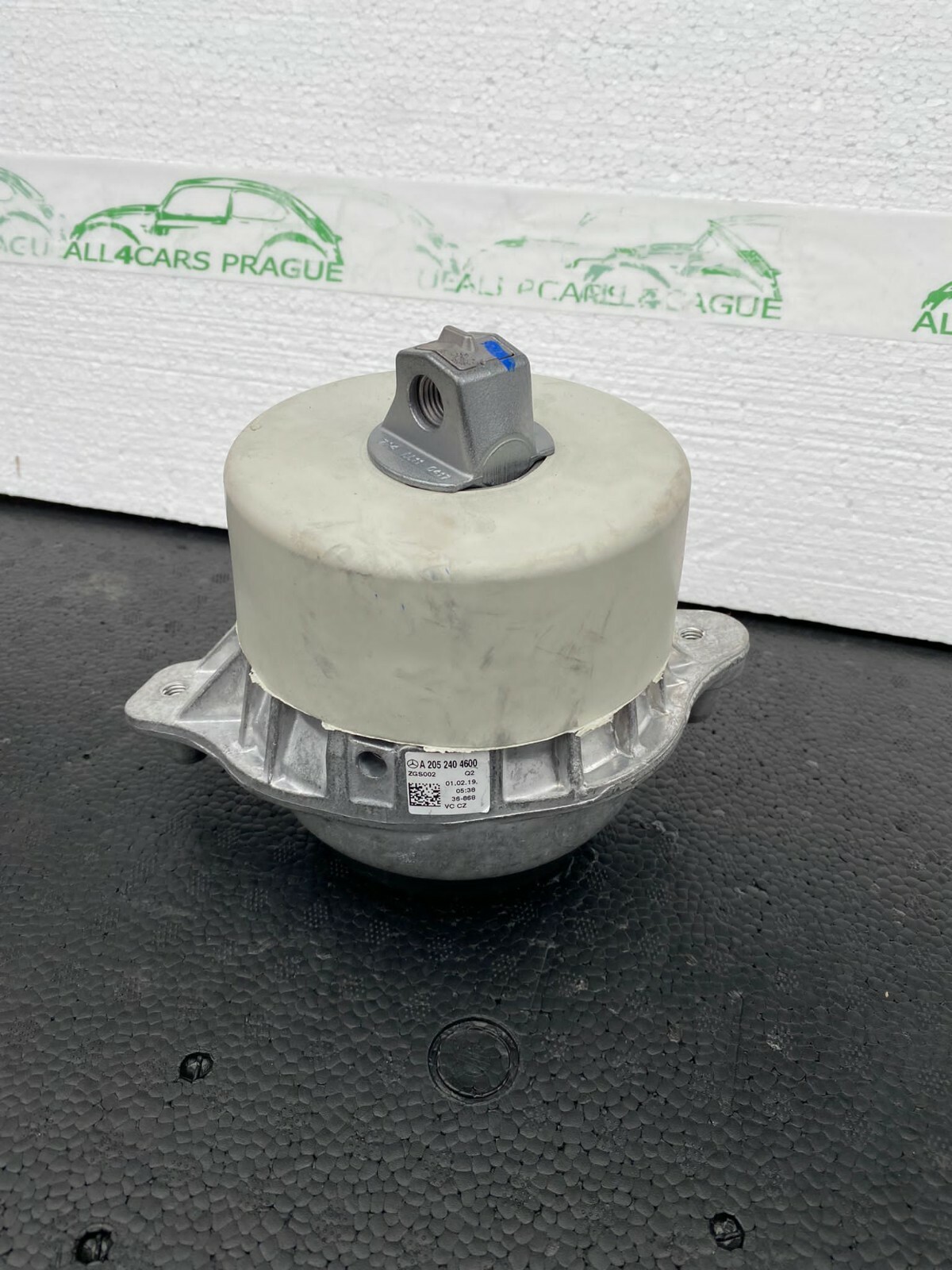 Mercedes C AMG W205 C63 Motorbock Motorlager Motorhalter A2052404600 ORIG. NEU - Obrázek 3