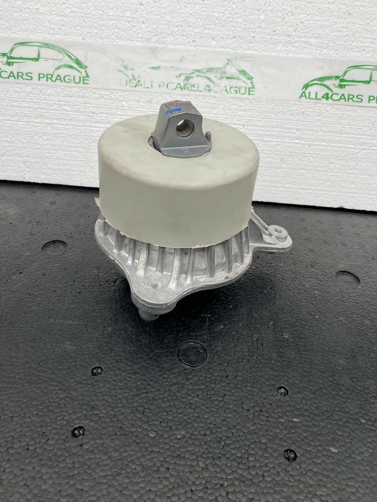 Mercedes C AMG W205 C63 Motorbock Motorlager Motorhalter A2052404600 ORIG. NEU - Obrázek 7