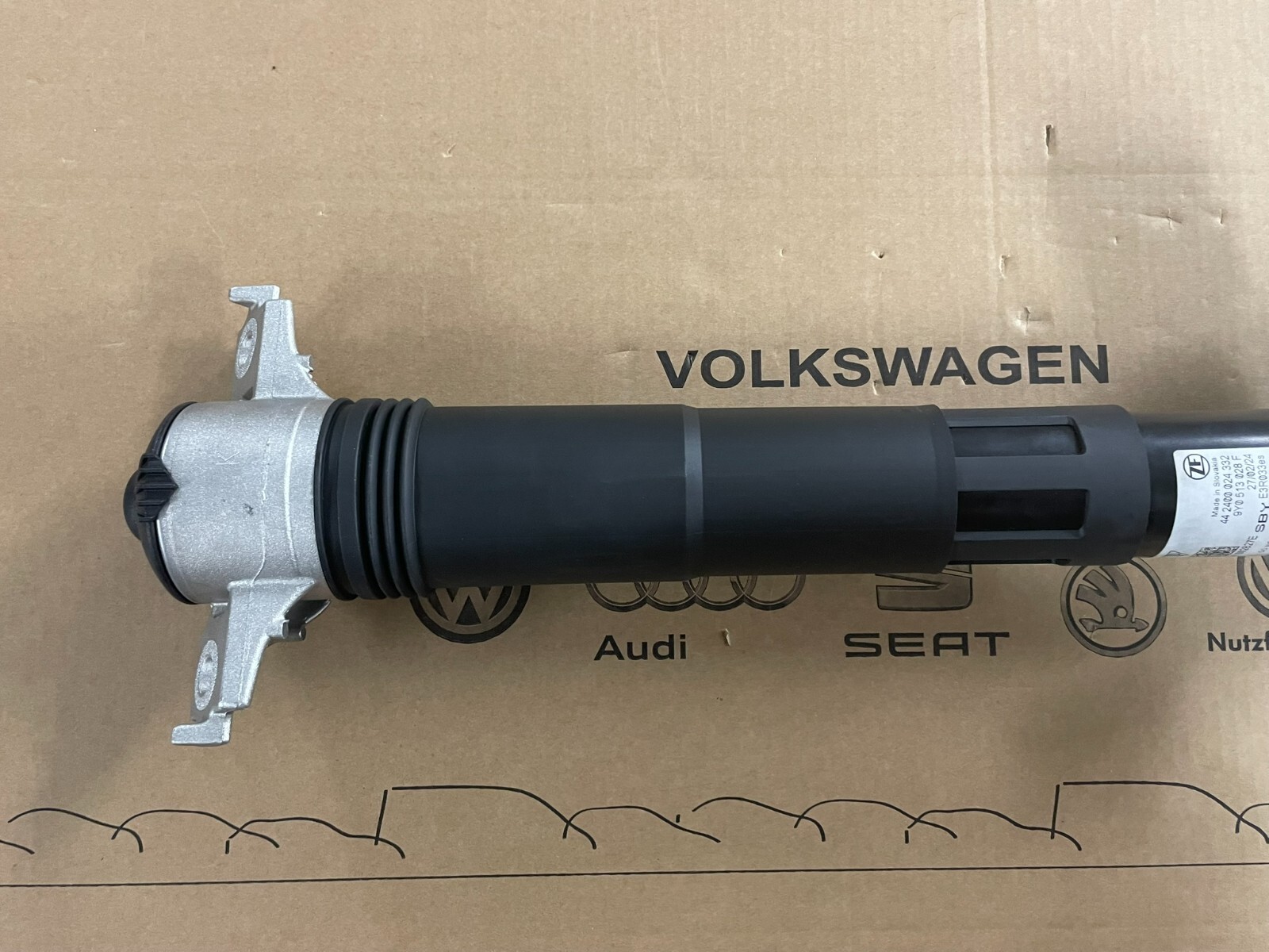 PORSCHE CAYENNE 9YA-2 STOSSDÄMPFER ELEKTRISCH HINTER RECHTS 9Y0513028F ORIG NEU - Obrázek 11