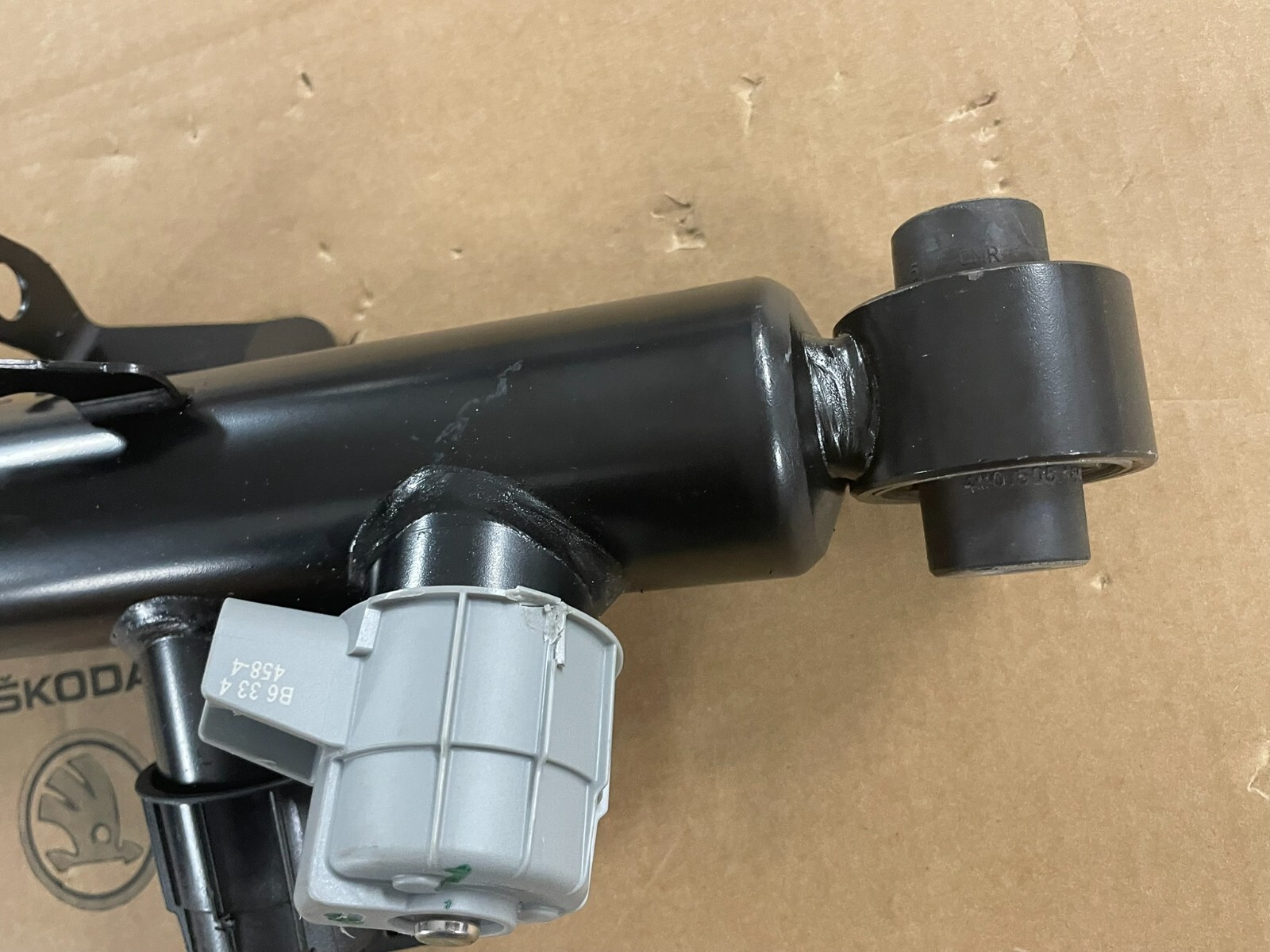 PORSCHE CAYENNE 9YA-2 STOSSDÄMPFER ELEKTRISCH HINTER RECHTS 9Y0513028F ORIG NEU - Obrázek 19