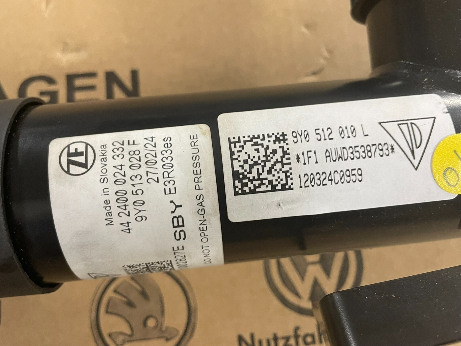 PORSCHE CAYENNE 9YA-2 STOSSDÄMPFER ELEKTRISCH HINTER RECHTS 9Y0513028F ORIG NEU - Obrázek 3