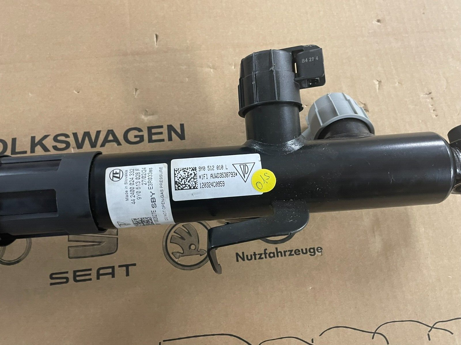 PORSCHE CAYENNE 9YA-2 STOSSDÄMPFER ELEKTRISCH HINTER RECHTS 9Y0513028F ORIG NEU - Obrázek 4