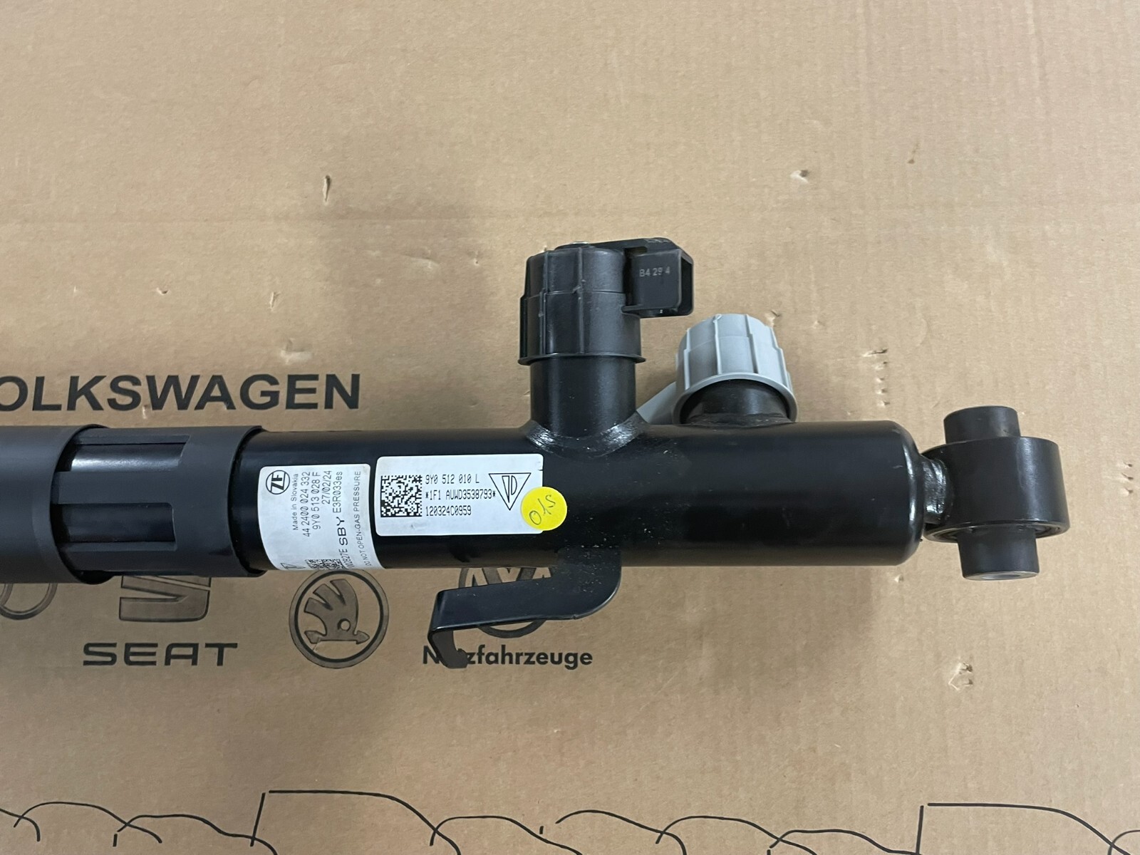 PORSCHE CAYENNE 9YA-2 STOSSDÄMPFER ELEKTRISCH HINTER RECHTS 9Y0513028F ORIG NEU - Obrázek 9