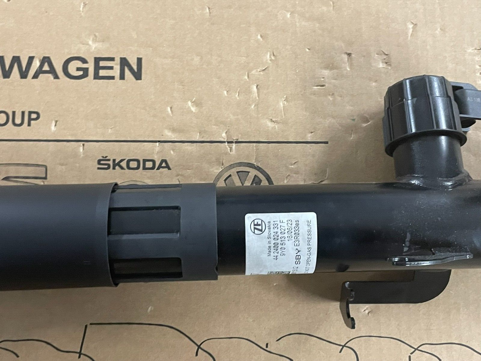 PORSCHE CAYENNE 9YA-2 STOSSDÄMPFER ELEKTRISCH HINTERACHSE LINKS 9Y0513027F NEU - Obrázek 15