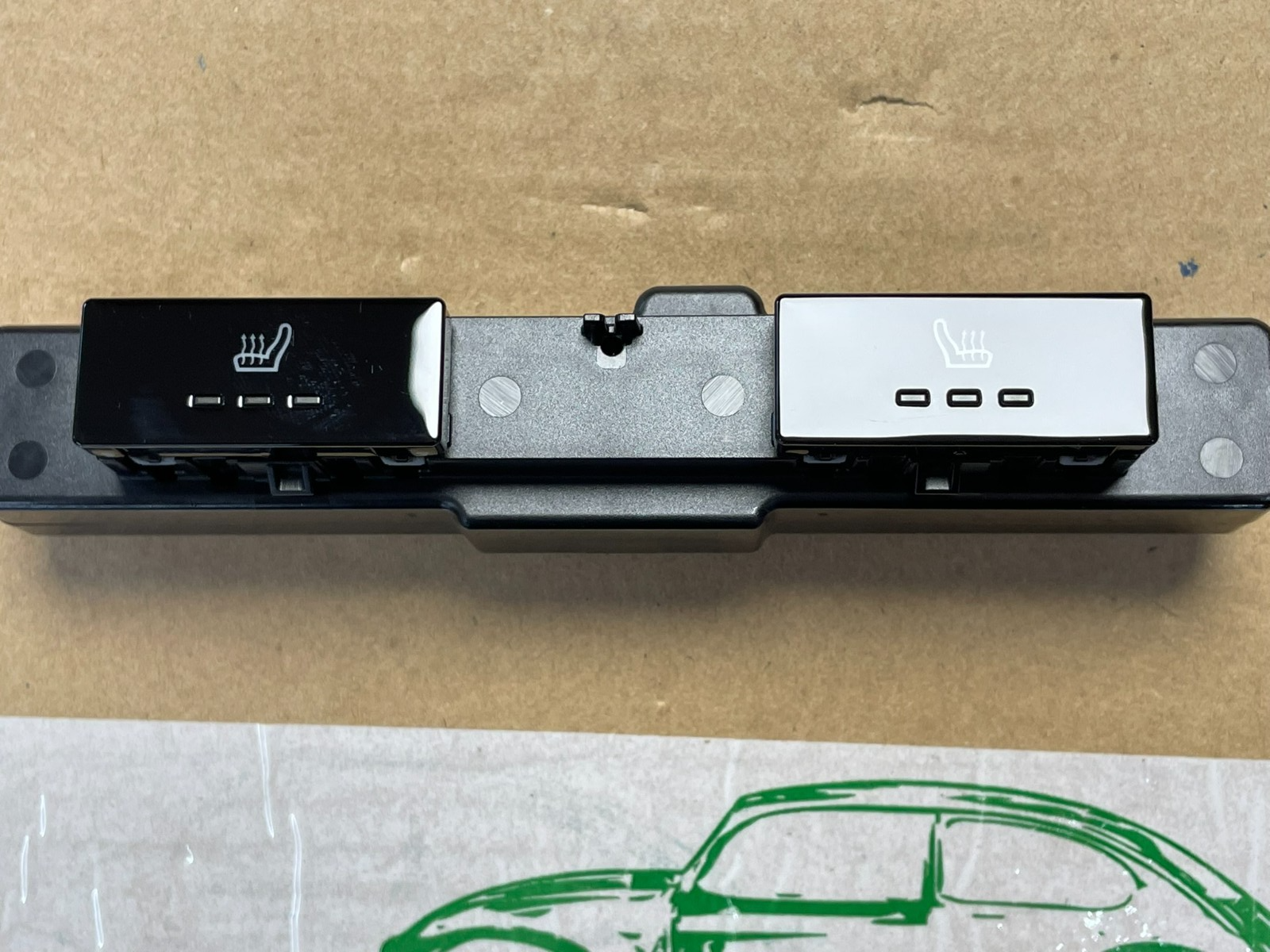 PORSCHE TAYCAN SCHALTER SITZHEIZUNG HINTEN 9J1919709B FAST NEU DEM V TEST WAGEN - Obrázek 12