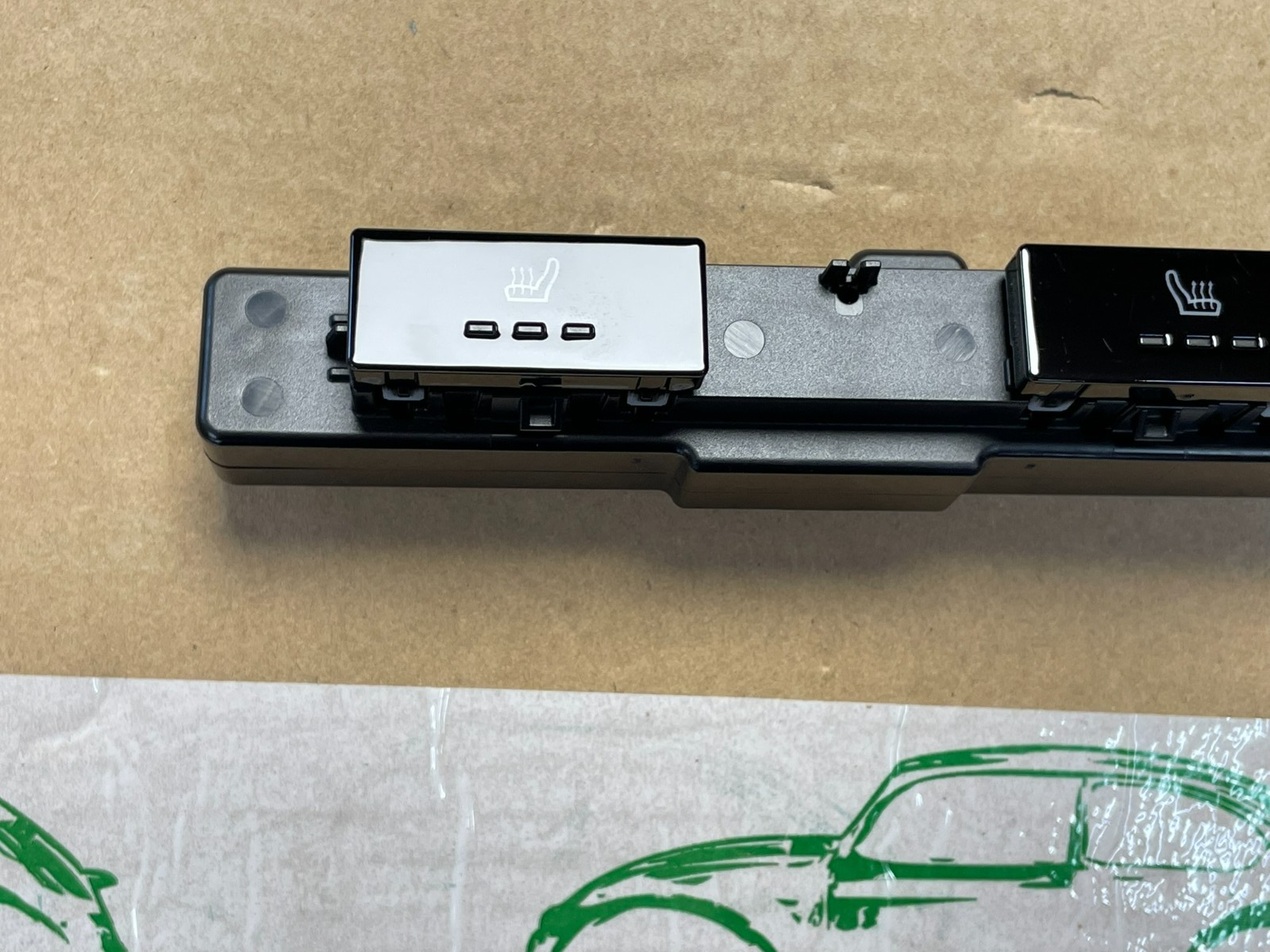 PORSCHE TAYCAN SCHALTER SITZHEIZUNG HINTEN 9J1919709B FAST NEU DEM V TEST WAGEN - Obrázek 13