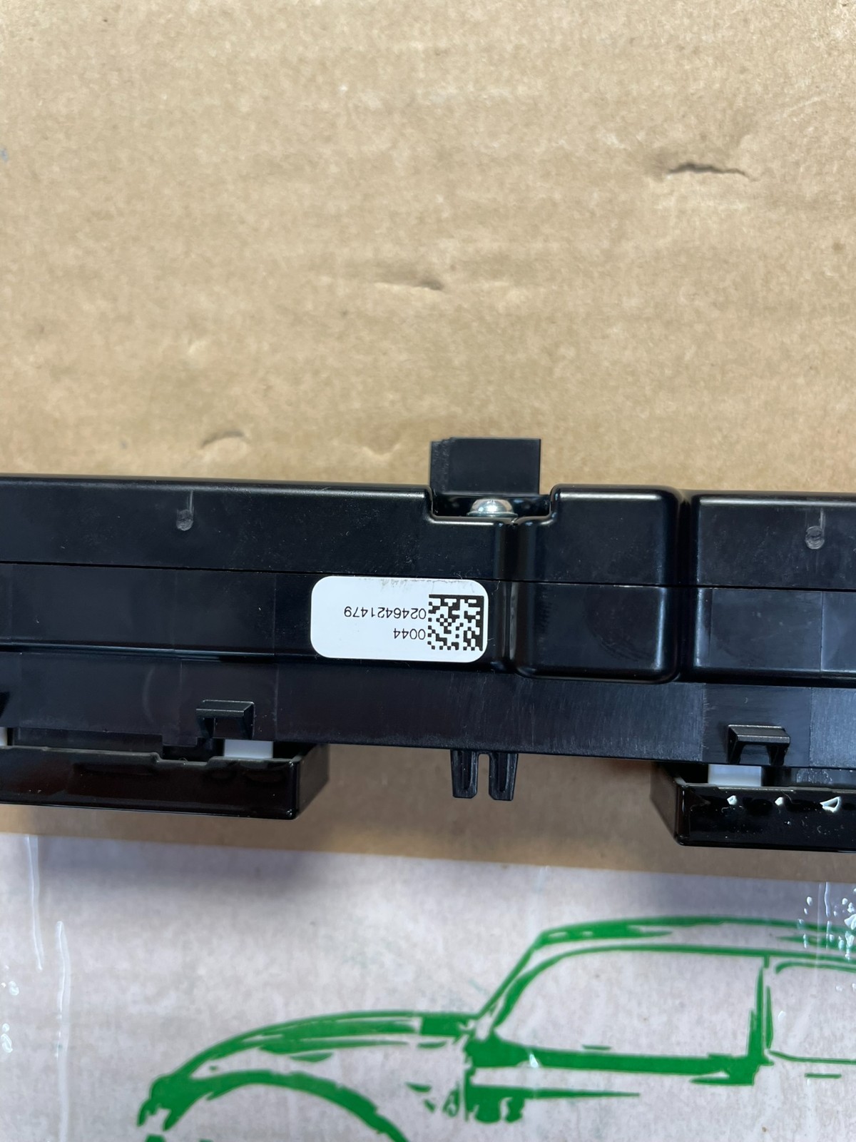 PORSCHE TAYCAN SCHALTER SITZHEIZUNG HINTEN 9J1919709B FAST NEU DEM V TEST WAGEN - Obrázek 16