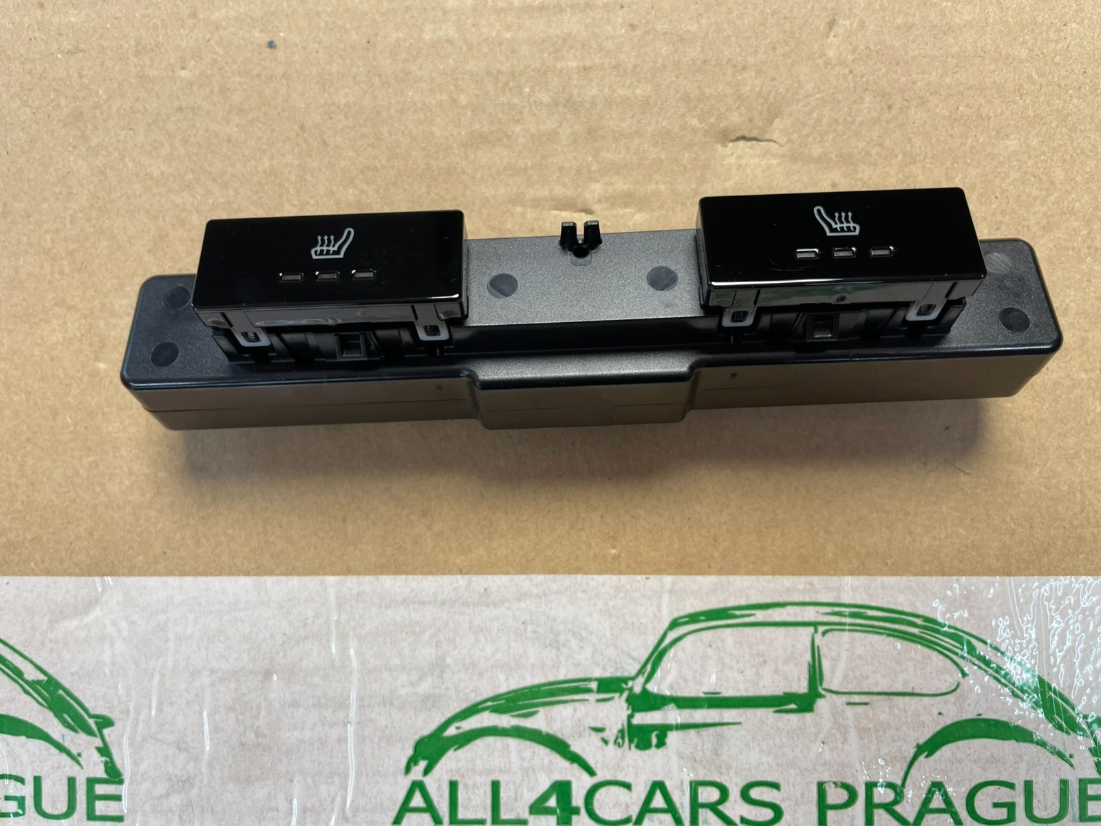 PORSCHE TAYCAN SCHALTER SITZHEIZUNG HINTEN 9J1919709B FAST NEU DEM V TEST WAGEN - Obrázek 10