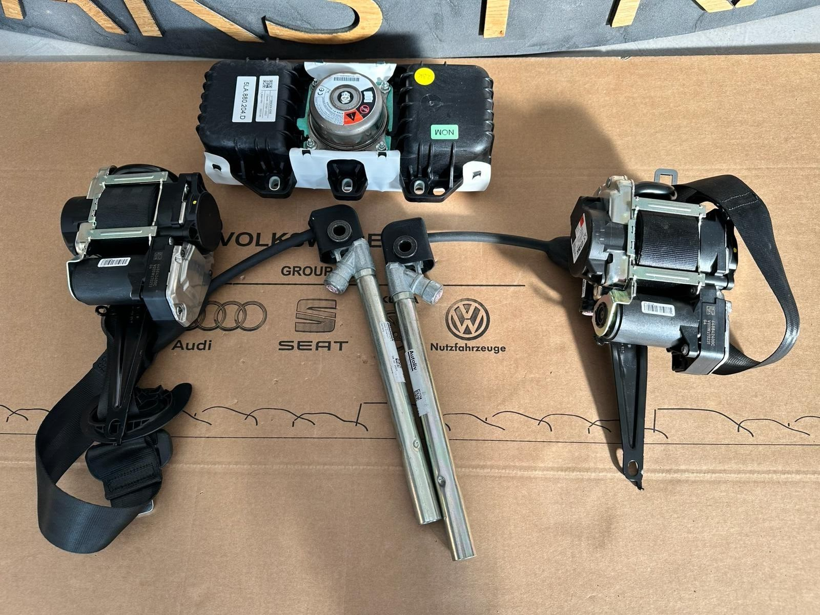 SKODA ENYAQ SICHERHEITSGURT VORN 5LA857705E + 5LA857706E +AIRBAG 5LA880204D NEU - Obrázek 3