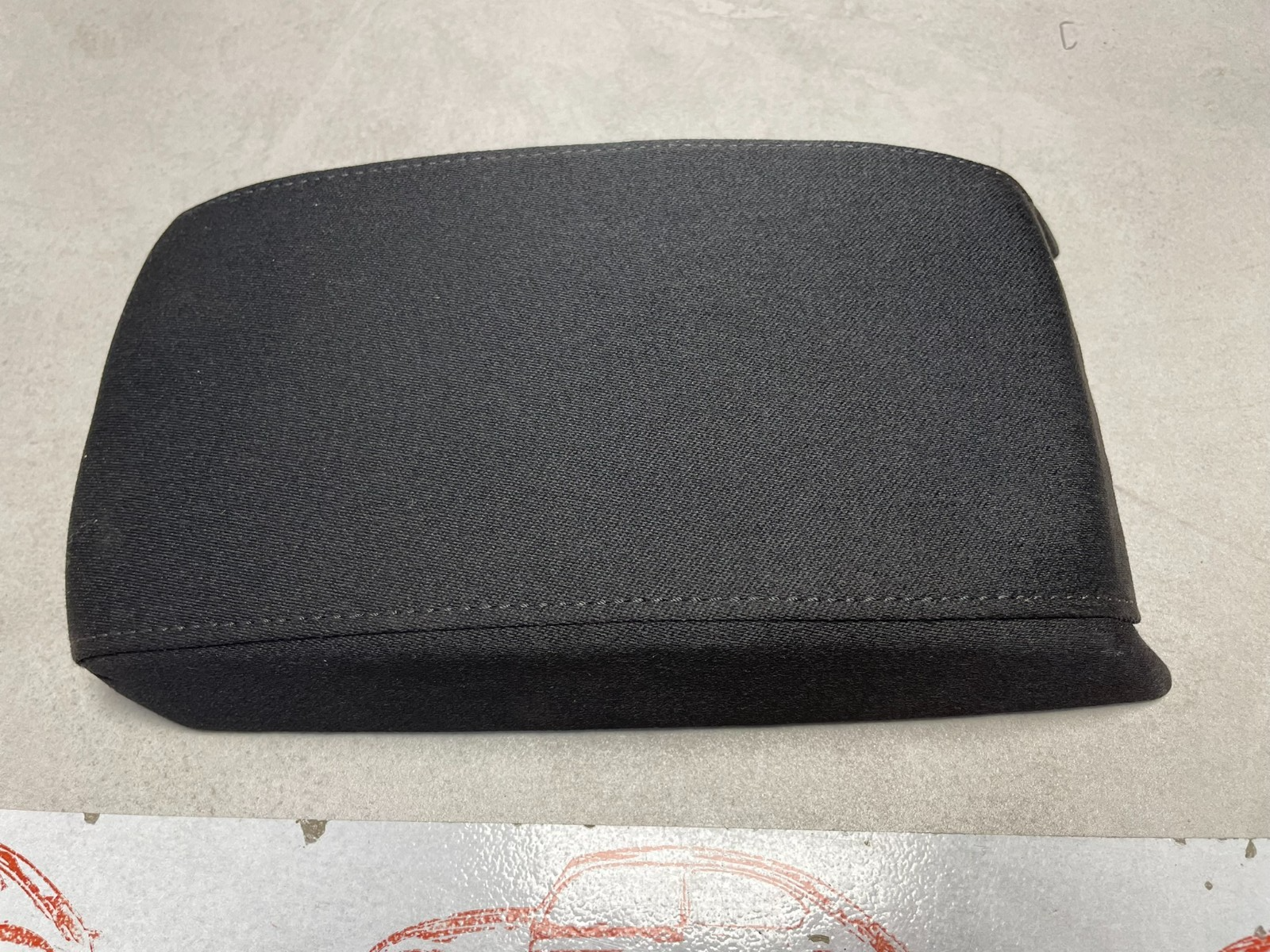 ŠKODA OCTAVIA II 1Z ARMLEHNEN ABDECKUNG VORN SCHWARZ ORIG.TEIL - Obrázek 3