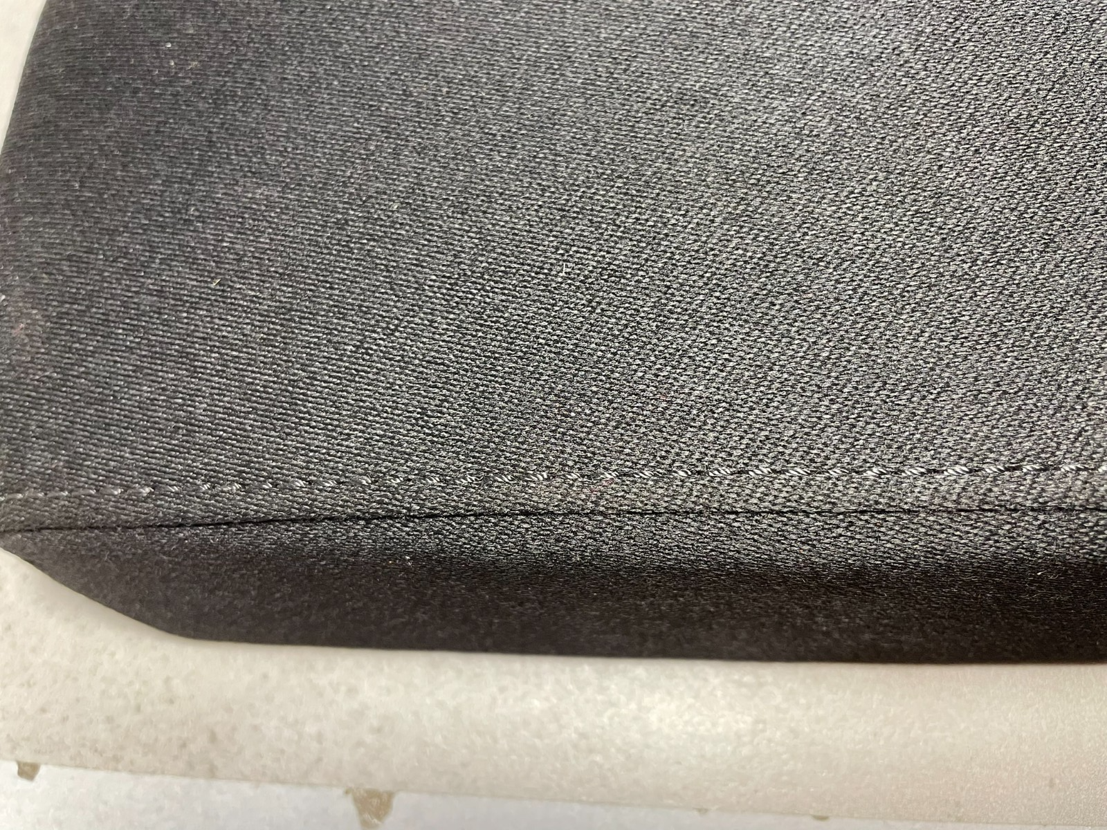 ŠKODA OCTAVIA II 1Z ARMLEHNEN ABDECKUNG VORN SCHWARZ ORIG.TEIL - Obrázek 4