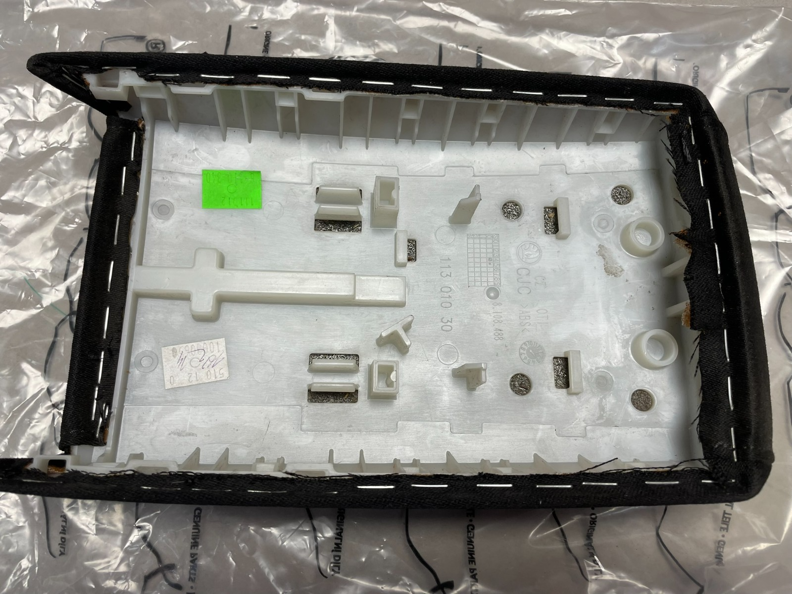 ŠKODA OCTAVIA II 1Z ARMLEHNEN ABDECKUNG VORN SCHWARZ ORIG.TEIL - Obrázek 10