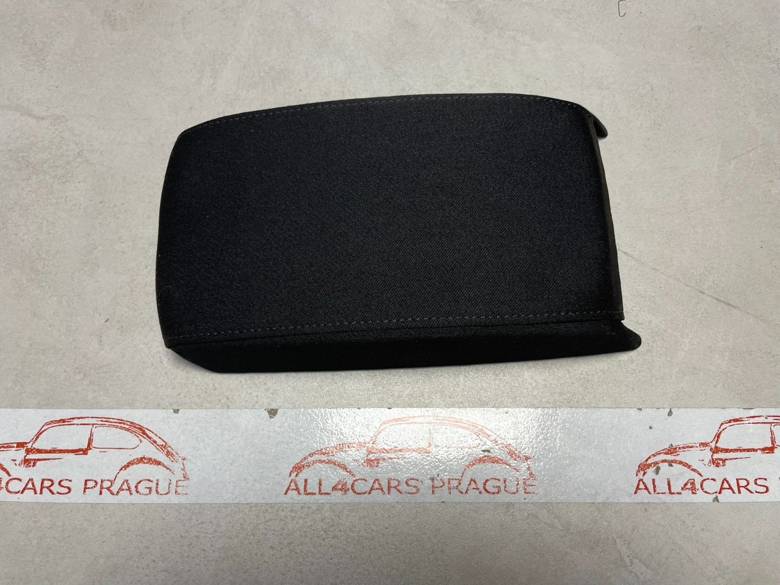 ŠKODA OCTAVIA II 1Z ARMLEHNEN ABDECKUNG VORN SCHWARZ ORIG.TEIL