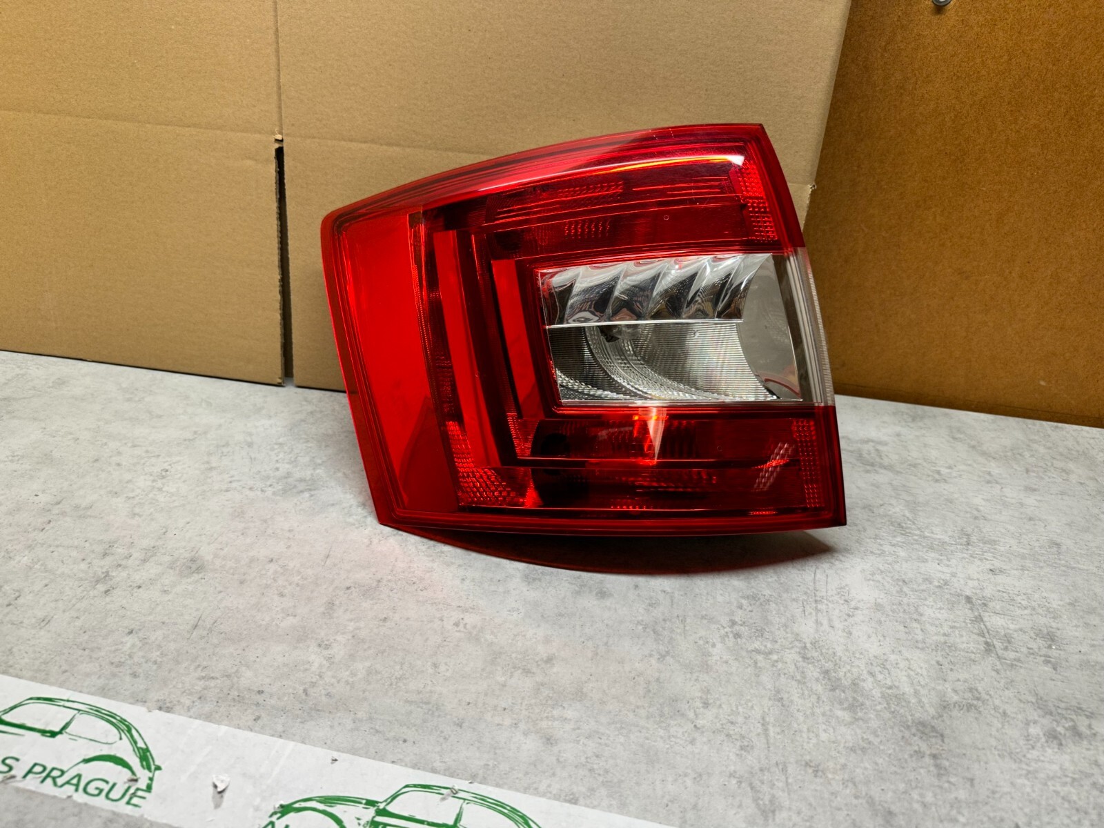 SKODA OCTAVIA III COMBI 2013-2017 RÜCKLEUCHTE 5E9945095 LED LINKS ORIGINAL SKODA - Obrázek 3