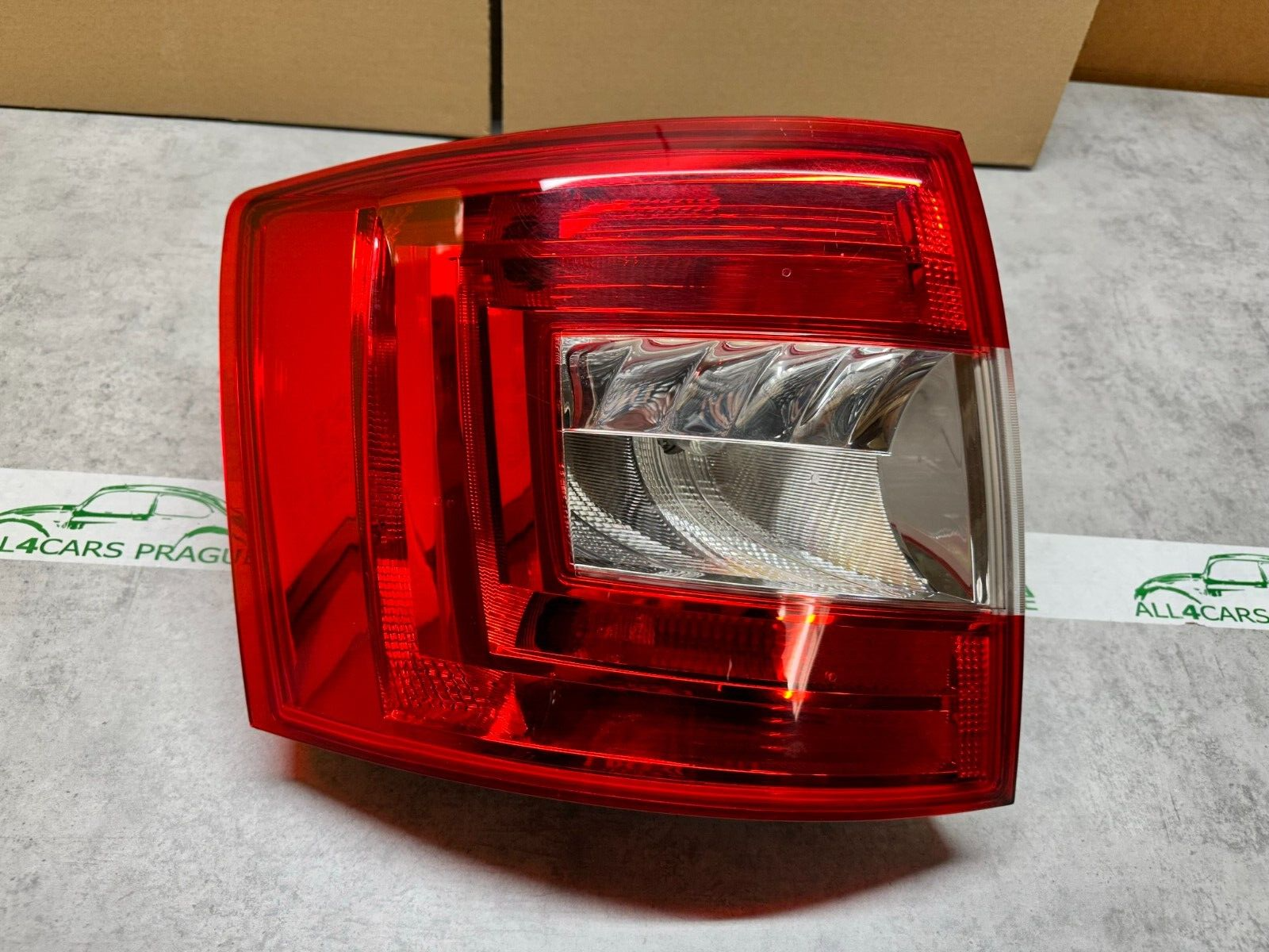 SKODA OCTAVIA III COMBI 2013-2017 RÜCKLEUCHTE 5E9945095 LED LINKS ORIGINAL SKODA