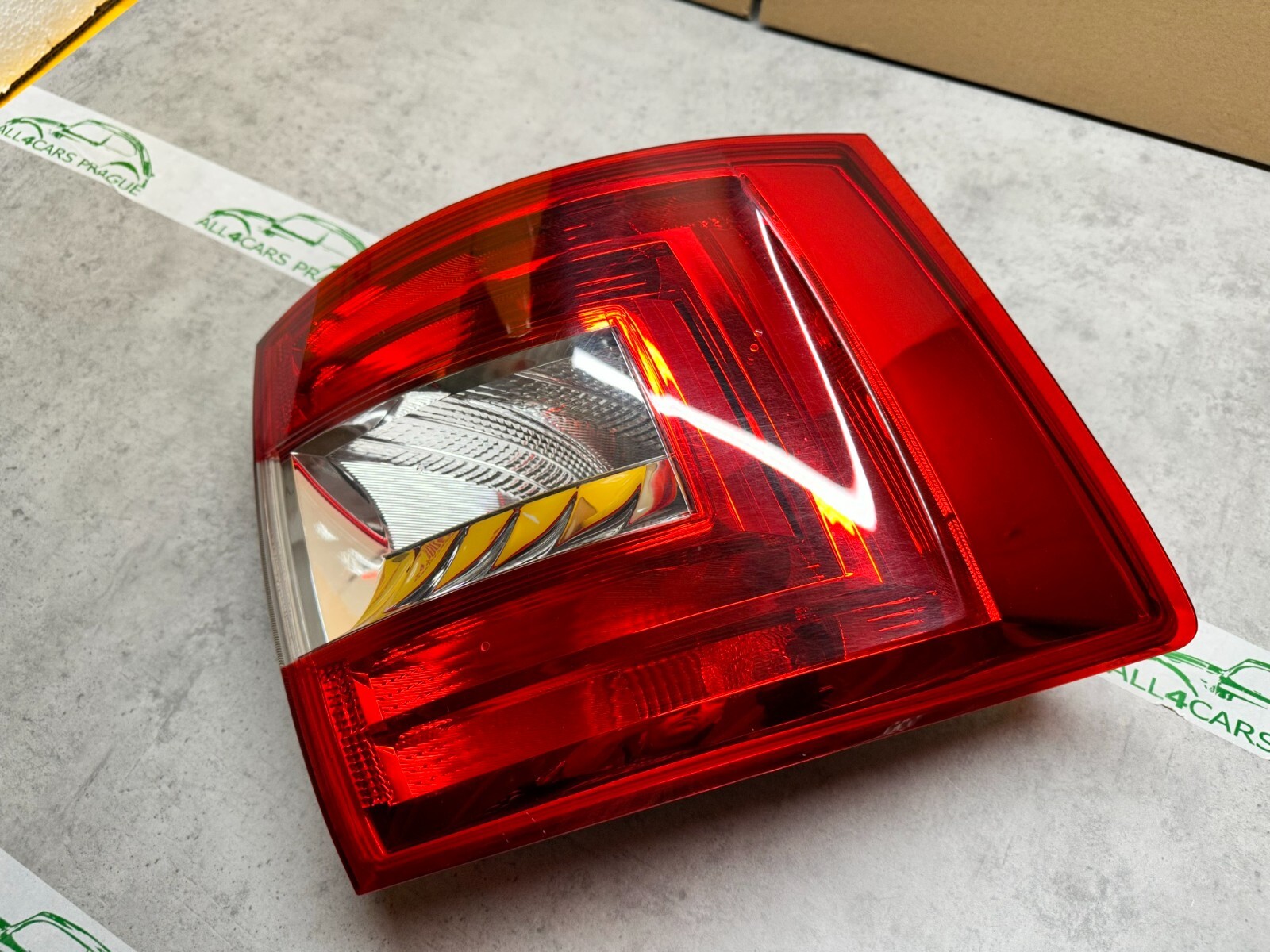 SKODA OCTAVIA III COMBI 2013-2017 RÜCKLEUCHTE 5E9945095 LED LINKS ORIGINAL SKODA - Obrázek 4