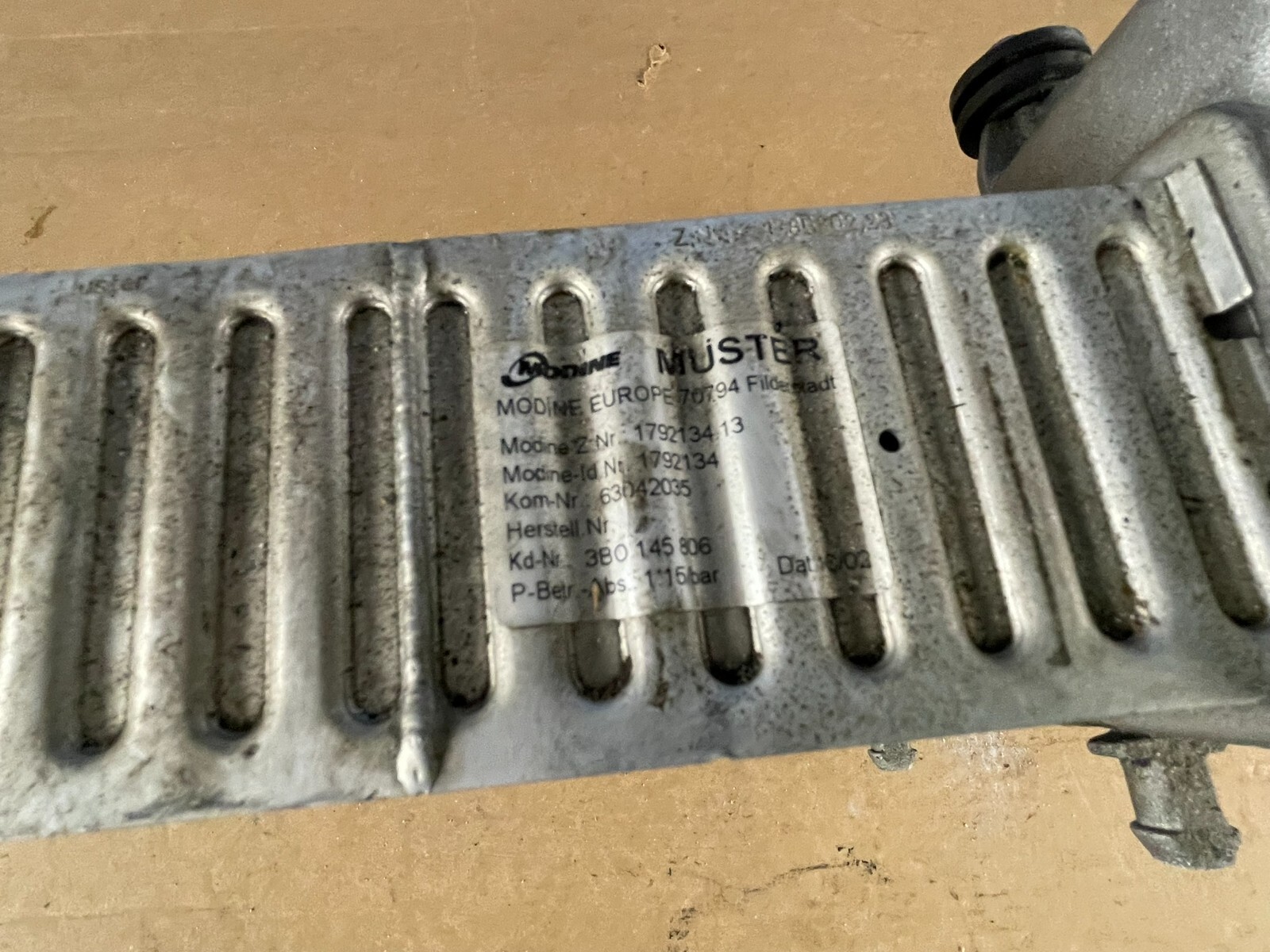 ŠKODA SUPERB VW PASSAT LADELUFT TURBOKÜHLER V6 2.5 TDI RECHTS 3B0145806 ORIG. - Obrázek 11