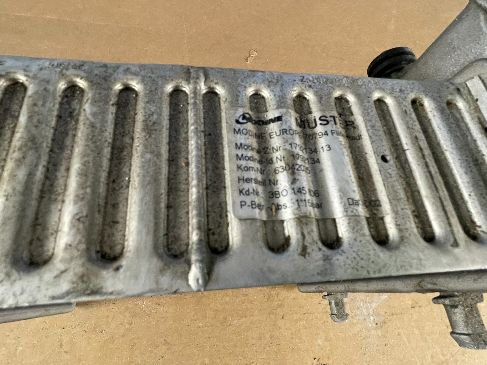 ŠKODA SUPERB VW PASSAT LADELUFT TURBOKÜHLER V6 2.5 TDI RECHTS 3B0145806 ORIG. - Obrázek 12