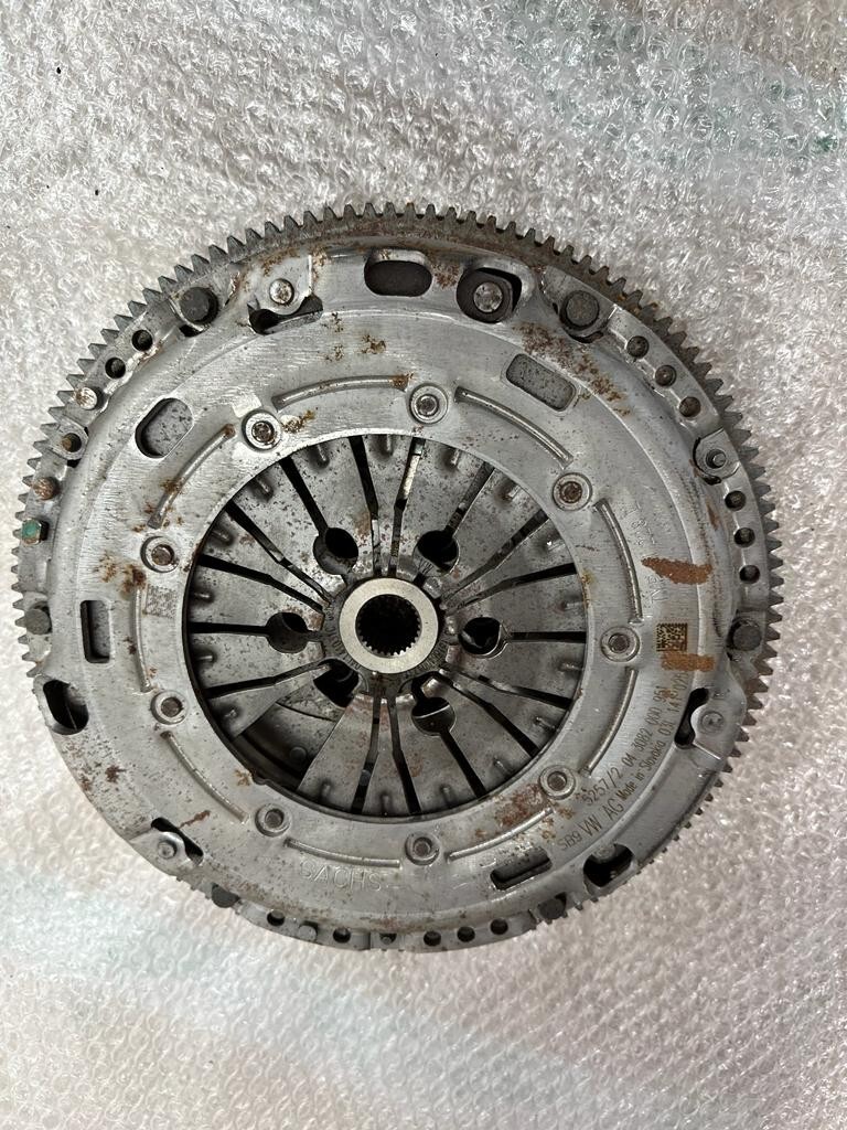 VW KUPPLUNGSSATZ MIT SCHWUNGRAD 04L141031C - 03L105264AD - 03L141025K