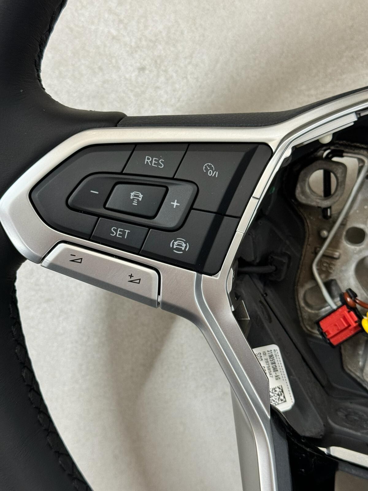 VW MULTIFUNKTIONS SPORT LEDER LENKRAD BEHEIZT MIT R LOGO 5H0419089HP Fast Neu... - Obrázek 5