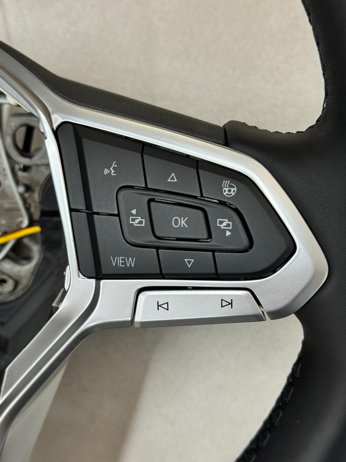 VW MULTIFUNKTIONS SPORT LEDER LENKRAD BEHEIZT MIT R LOGO 5H0419089HP Fast Neu... - Obrázek 6