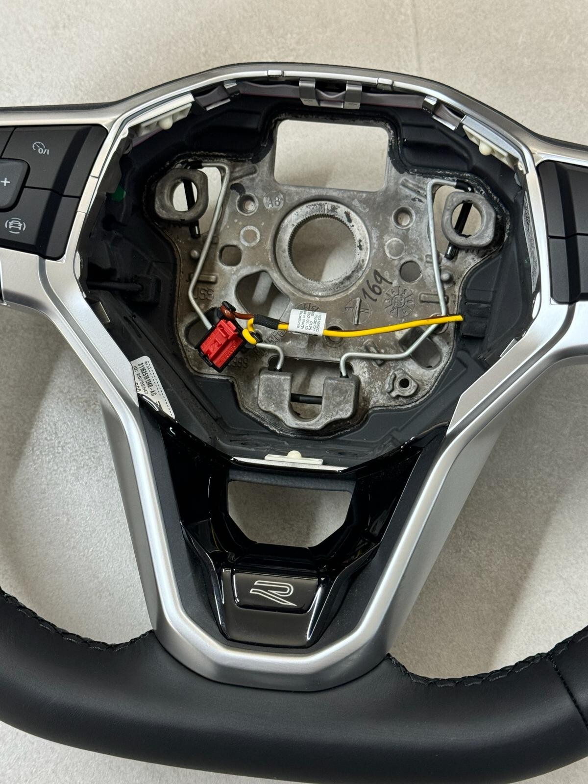 VW MULTIFUNKTIONS SPORT LEDER LENKRAD BEHEIZT MIT R LOGO 5H0419089HP Fast Neu... - Obrázek 7