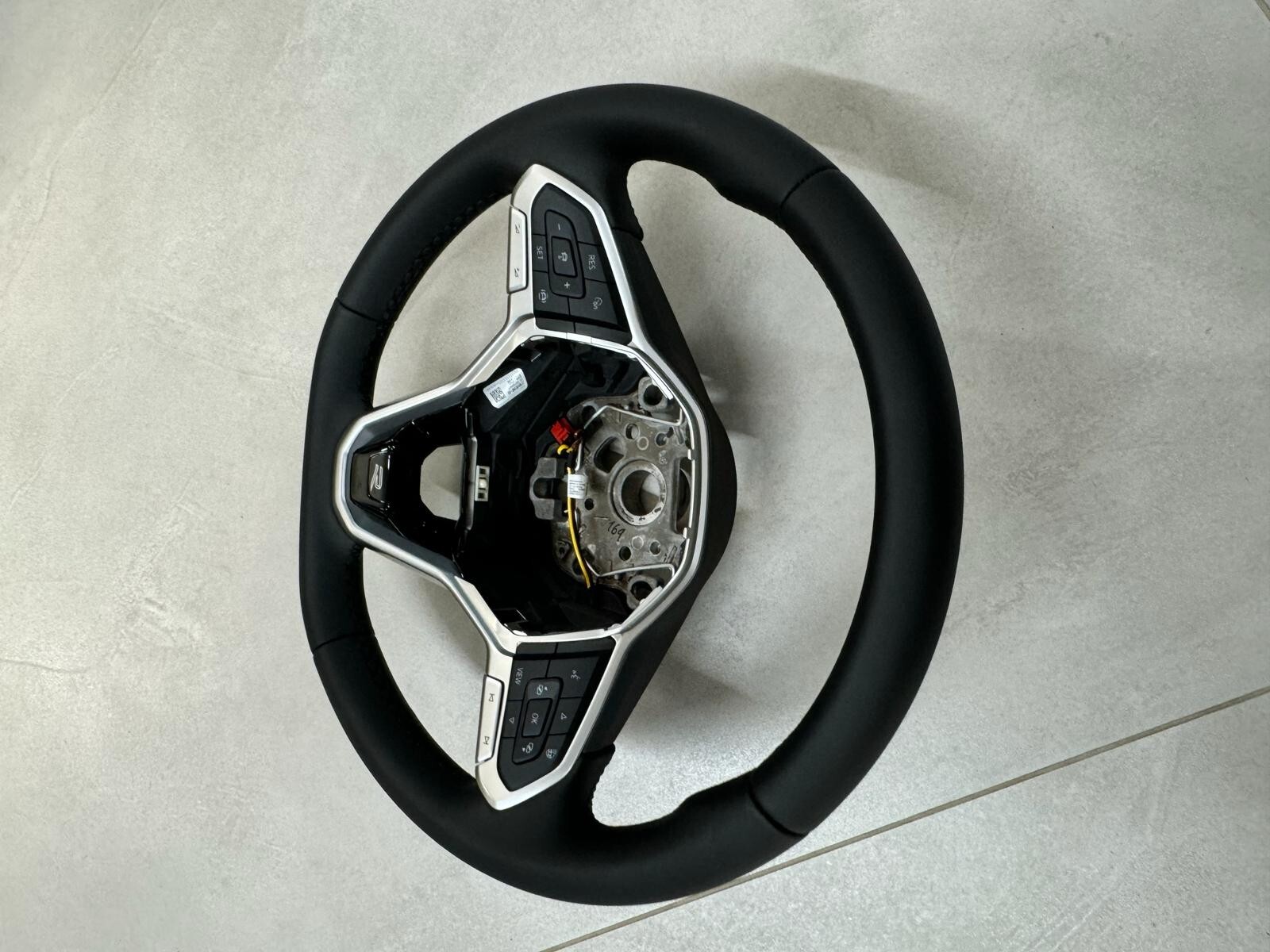 VW MULTIFUNKTIONS SPORT LEDER LENKRAD BEHEIZT MIT R LOGO 5H0419089HP Fast Neu... - Obrázek 8